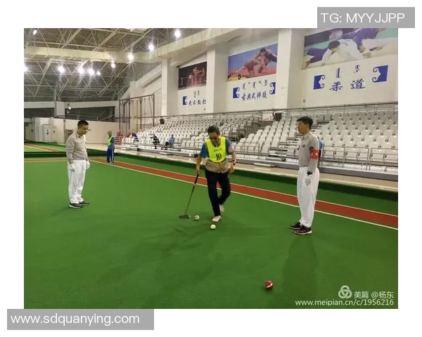 在绿茵场上追逐梦想的青春爱情故事 在绿茵场上追逐梦想的青春爱情故事